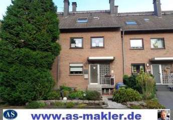 Reserviert., Maisonette-Wohnung mit Garten und 2 Garagen im Zweifamilienhaus