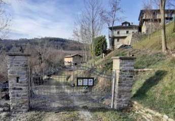 Ganzes Dorf in der Langhe zum Verkauf