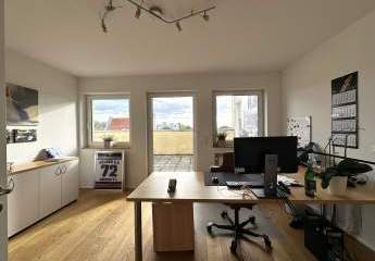 Büro mit guter Ausstattung und Terrasse