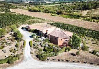 Außergewöhnliches Anwesen mit Weinberg und Panoramablick nahe Carcassonne