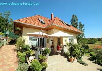 Einfamilienhaus mit Balatonpanorama