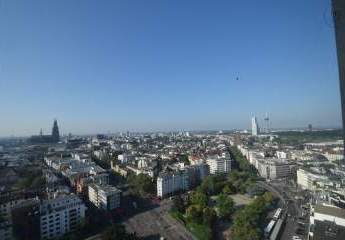 Traumblick über die Stadt-Großraumapartment im Ringturm