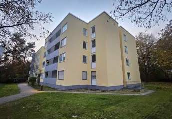 *** SINGLES AUFGEPASST *** WG-Zimmer ab 01. Juni 2025 mit 12 m² in schöner Grünanlage in Freimann