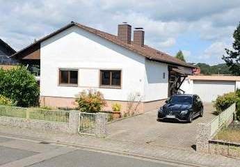 Wohlfühlhaus für große Familien! Sehenswert ...
Schönes Grundstück mit Blick auf Felder und Wiesen.