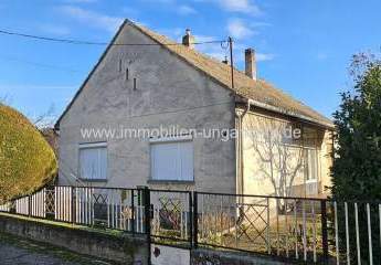 Einfamilienhaus mit Doppelgrundstück und Wald