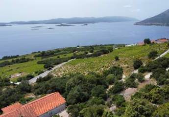 Grundstück mit Ruinen zum Wiederaufbau und Meerblick in Orebic