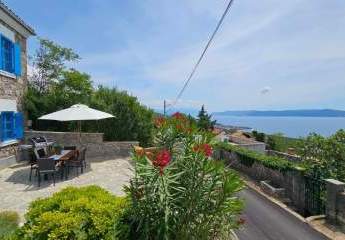 Mediterranes Steinhaus mit Pool und Meerblick