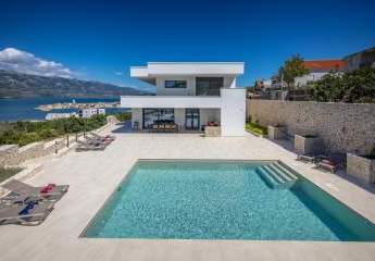 Moderne Luxusvilla mit Pool und Meerblick