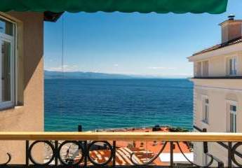 Wohnung mit Meerblick in historischer Villa nahe dem Meer