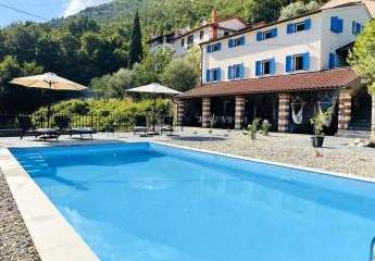 Mediterrane Villa in ruhiger Lage mit Blick auf das Meer