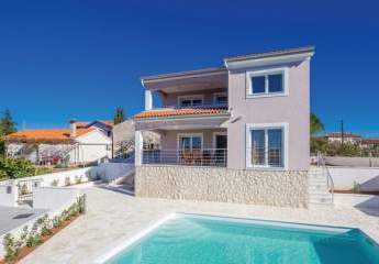 Familienhaus mit Pool und Blick auf das Meer