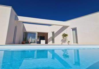 Moderne Villa mit Pool in ruhiger Lage