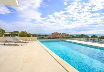 Moderne Luxusvilla mit Swimmingpool und Meerblick, Region Krk, Insel Krk