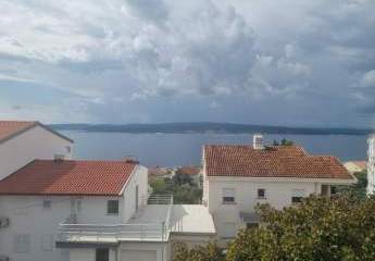 Möblierte Dachgeschosswohnung mit Blick auf das Meer