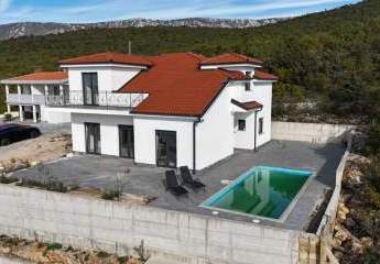 Neubau mit Swimmingpool und Meerblick