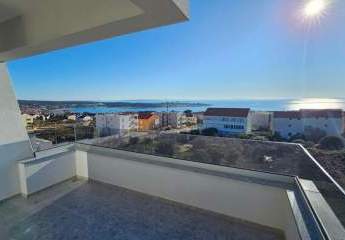 Modernes Penthouse mit Meerblick im Neubau