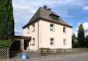 Familienparadies in Thiersheim: Einfamilienhaus mit Garten, Terrasse und Balkon!