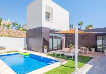 Moderne Villa mit 3 Schlafzimmern, 2 Bädern und Gemeinschaftspool im La Finca Golf Resort