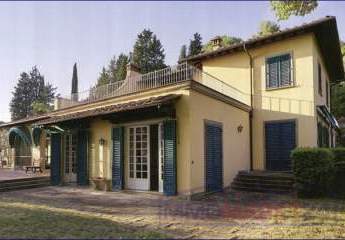 ***Stilvolle Villa mit Panoramaterrasse in Florenz, mit Park vom renommierten Landschaftsarchitekten***