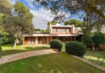 Mallorca Villa mit Pool und Blick auf den Golfplatz in Son Vida zu verkaufen