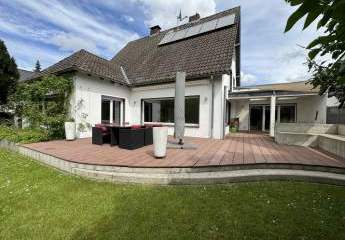Modernes Einfamilienhaus mit charmanten Altbauelementen und uneinsehbarem Garten am Heidberg