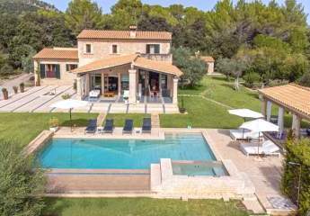 Charmante Finca in der Nähe vom Golfplatz von Pollença mit Tourismuslizenz, großem Garten und Pool