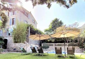 Beeindruckende, historische Villa in Soller, in ruhiger Lage mit großem Garten und Pool. Fremdenverkehrsgenehmigung