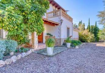 Villa auf großem Grundstück bei Esporles mit Pool und atemberaubendem Bergblick