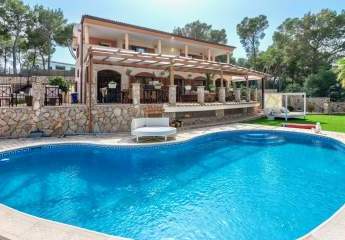 Mediterrane Villa in Santa Ponsa mit mehreren Terrassen & Pool, in ruhiger Lage