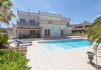 Außergewöhnliche Villa in Badia Blava mit großer Pool Terrasse und eleganter Ausstattung