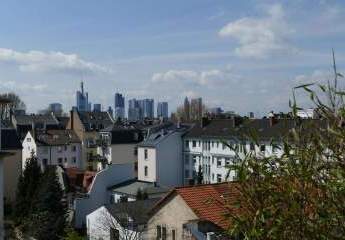 Helle Maisonette Wohnung mit großer Loggia und Skylineblick