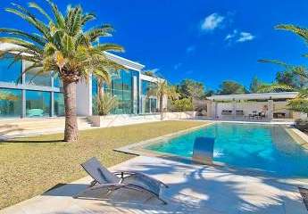 Referenz 3158 Modern-mediterrane Luxusvilla auf grossem Grundstück in Nova Santa Ponsa