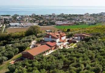 Exclusive Villa mit Schwimmbad und Meerblick in Giulianova - Abruzzen