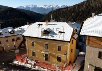 Historisches Gebäude am Mendelpass in Ruffré - Trentino / Südtirol