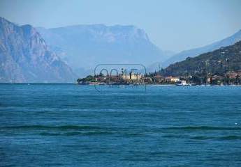 Secret Sale: Moderne Neubauvilla mit Pool in Torri del Benaco - Gardasee