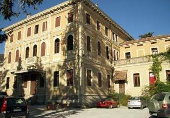 Investitionsmöglichkeit: Historische Villa in excellenter Lage im Herzen von Vittorio Veneto - Venetien