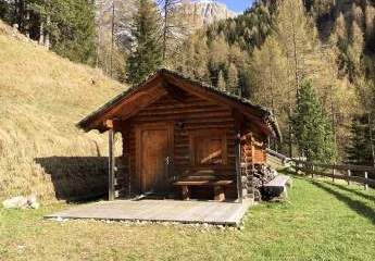 Rarität: kleine Berghütte in sonniger Lage in Wolkenstein / Gröden - Südtirol