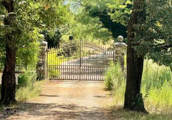 Secret Sale: Landgut mit 105 ha mit Blick auf die Stadt Verona - Gardasee