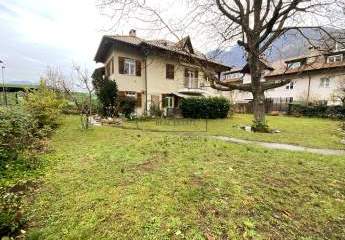 Wohnhaus mit drei Wohnungen und Garten in Vilpian - Südtirol