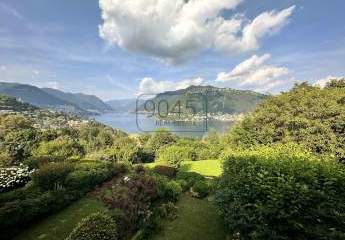 Haus mit beeindruckendem Blick auf die Stadt Como und den Comersee - Lombardei