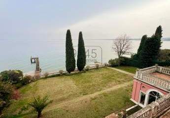 Secret Sale: Villa direkt am See mit Steg und Bootsgarage in Desenzano del Garda - Gardasee