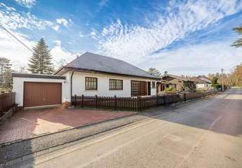 Bungalow mit offener Raumaufteilung - Balkon - Terrasse - Garten und Garage mit Aussicht