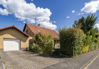 Platz für die Familie - Wohnglück in Wolfenacker mit Garten und Garage