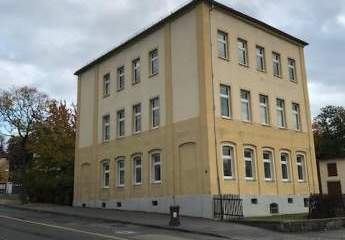 Großzügige 2-Zimmer mit Laminat und Wannenbad mit Fenster in guter Lage!