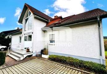 Moderne 3-Zimmerwohnung mit Terrasse in idyllischer Ortsrandlage mit Panoramablick