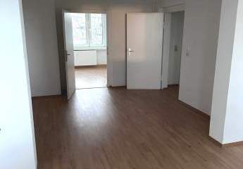 Schöne freundliche helle 3-R -Wohnung im 3.OG  ca.58,37m² zu vermieten .