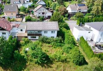 Bungalow mit Einliegerwohnung im Dornröschenschlaf