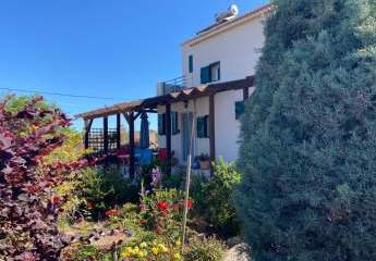 Kreta, Gavalochori: Charmante Villa mit Bergblick zu verkaufen