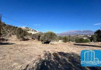 Kreta, Kamilari: Grundstück mit Blick auf das Dorf und die Berge zu verkaufen