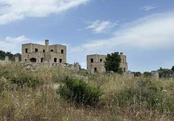 Kreta, Armeni bei Rethymno: Vier Rohbau-Steinvillen auf großem Grundstück zu verkaufen